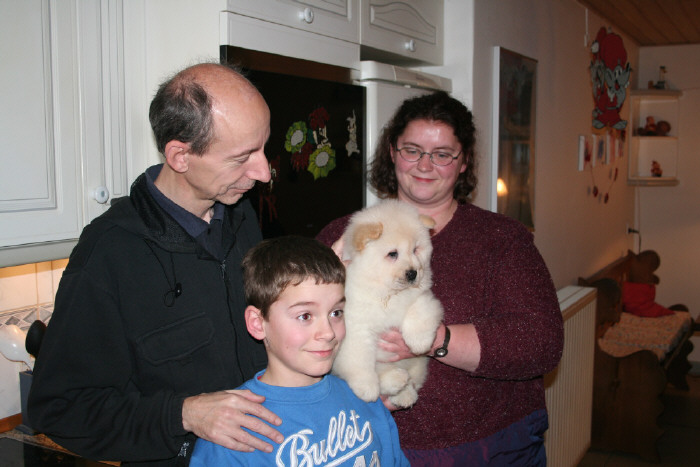 Gitte,Boris og Nikclas med Pogany  som er 8 uger gammel.